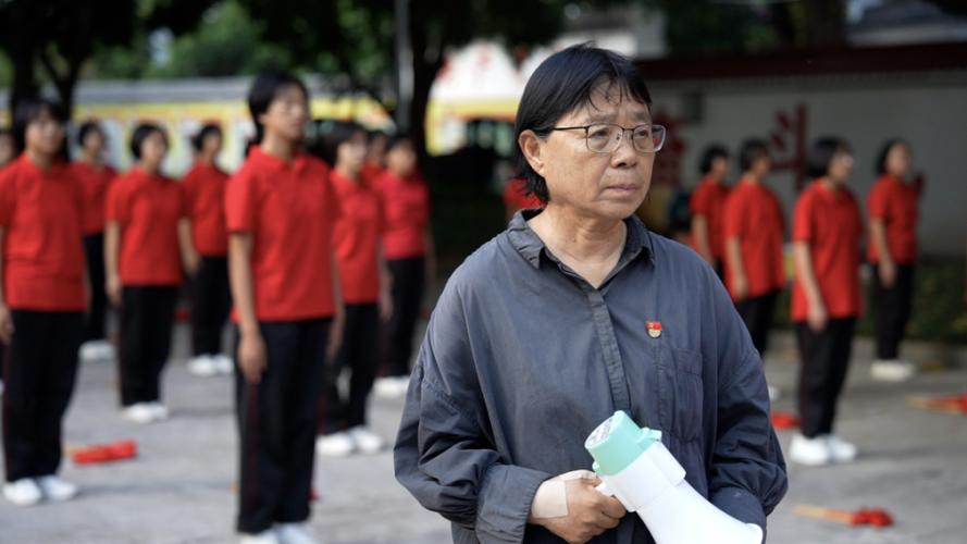免费资料-资料大全和张桂梅将第15次送考与张桂梅连续11年送考从未缺席